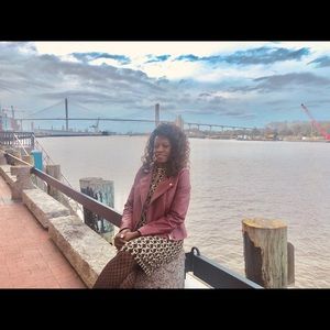 Meet your Posher, Sharon